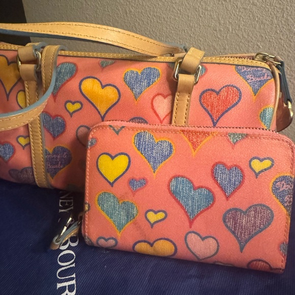 Vintage Dooney & Bourke Hearts Barrel Bag w/Matching Wallet - Picture 3 of 11